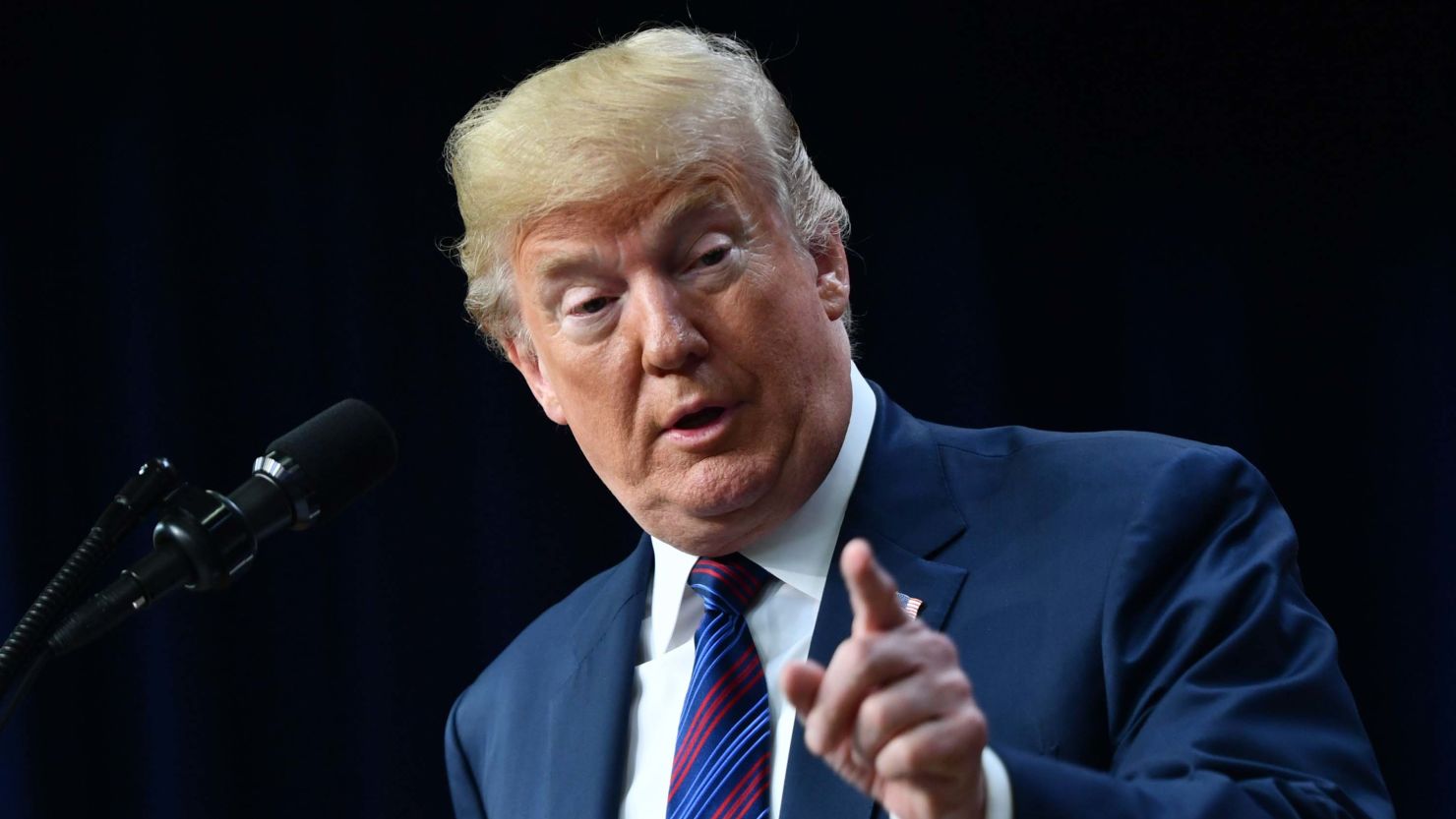 ترامب يمدّد مهلة إيران بشأن مضيق هرمز وسط تصعيد دولي وتحذيرات متبادلة