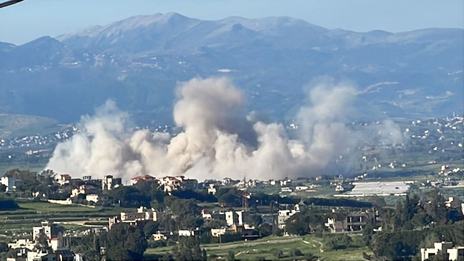 تصعيد في جنوب لبنان رغم الهدنة: غارات إسرائيلية واشتباك بالمسيّرات مع حزب الله يهددان بانهيار التفاهمات