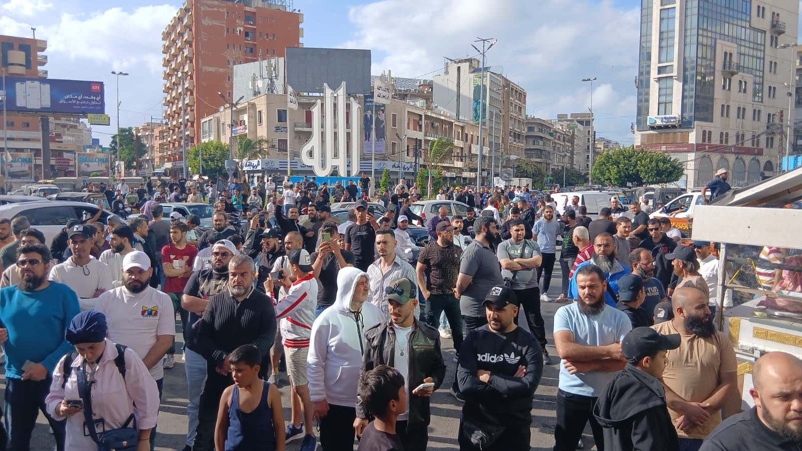غضب بالشارع وقطع طرقات... احتجاجات تتوسّع رفضاً لقانون العفو العام
