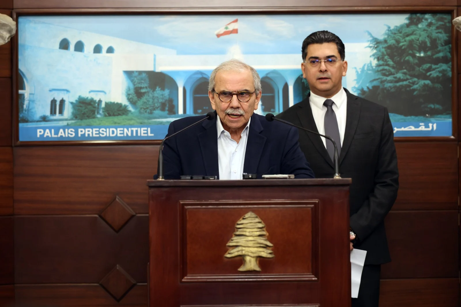 الحكومة تحظر نشاط حزب الله العسكري!