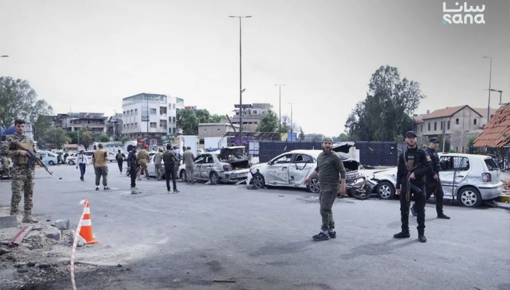 انفجار غامض يهزّ قلب دمشق: سيارة مفخخة قرب وزارة الدفاع وسقوط قتيل وجرحى